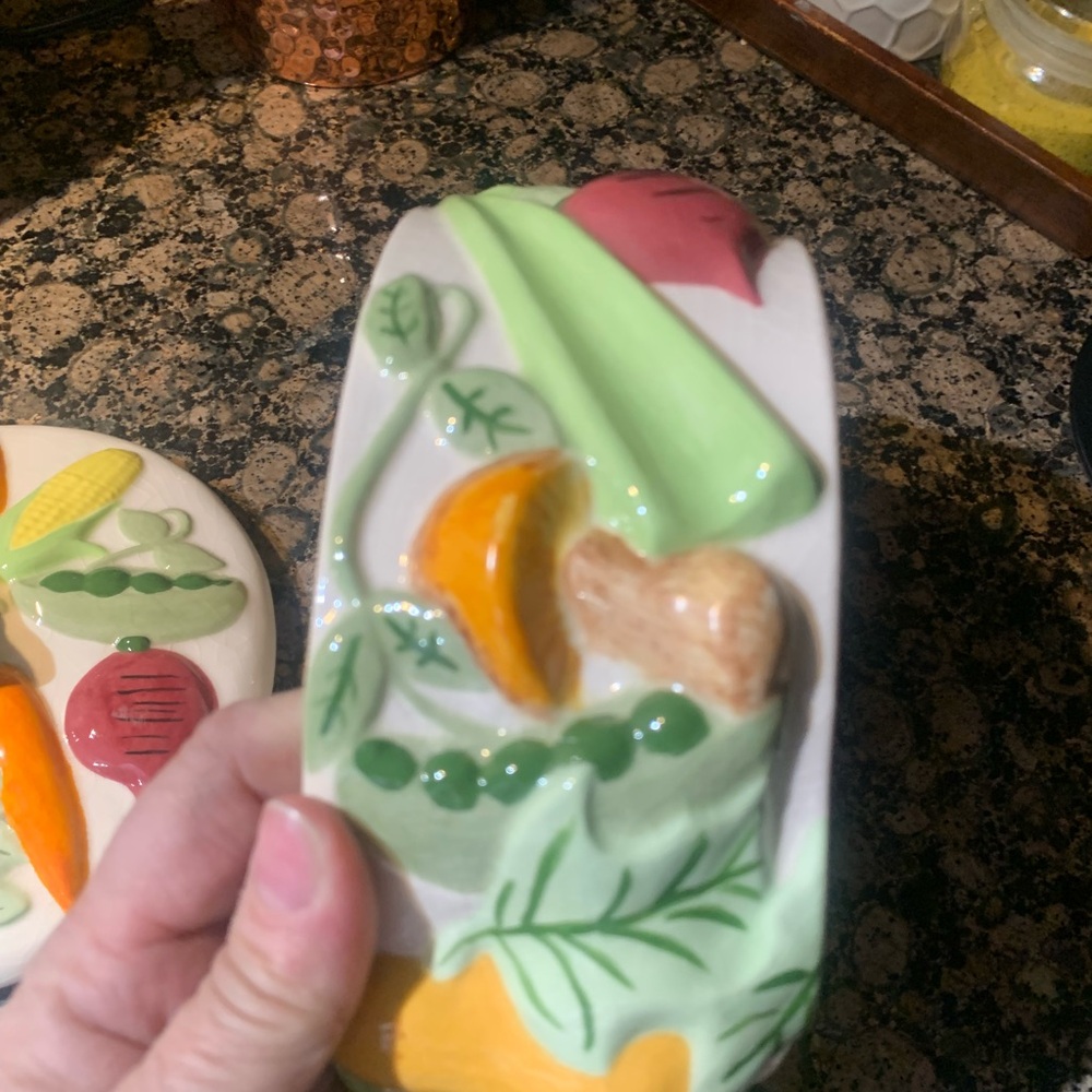 Colorful Ceramic Lid with Vegetables - Picture 11 of 12
